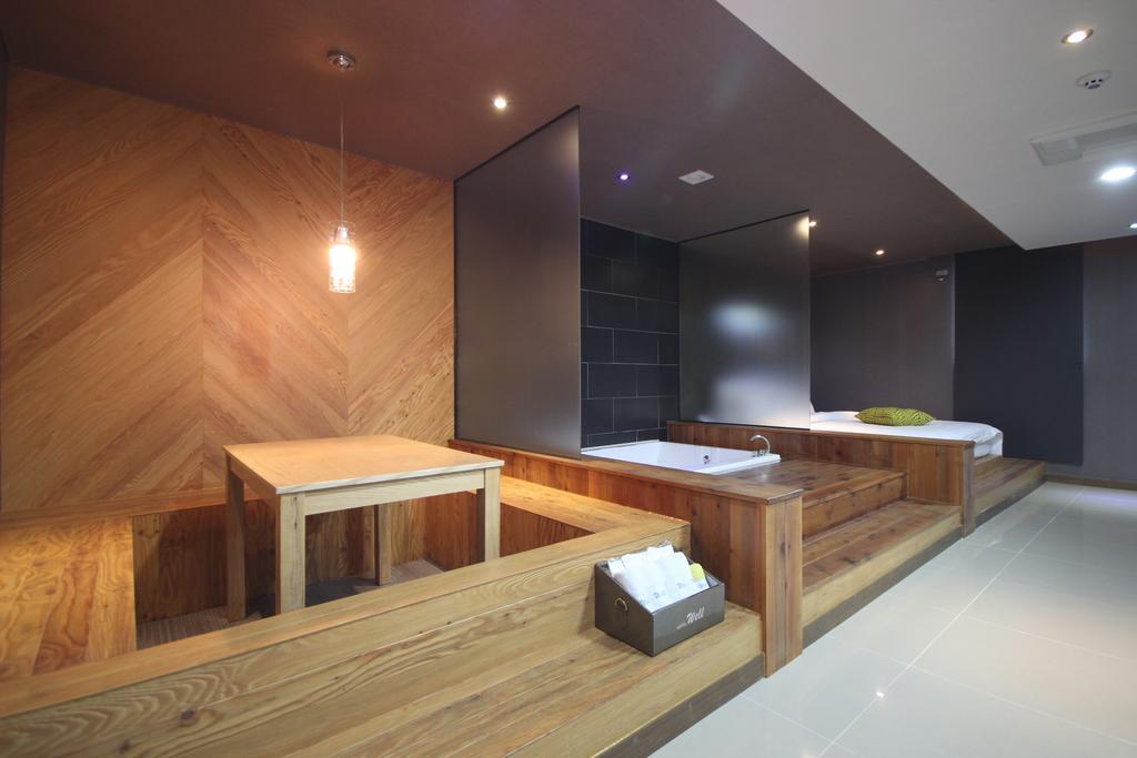 Hotel Well Busan Bagian luar foto