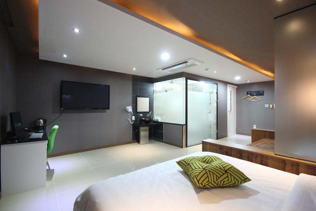 Hotel Well Busan Bagian luar foto
