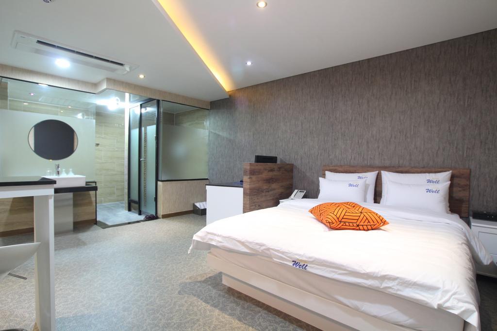Hotel Well Busan Bagian luar foto