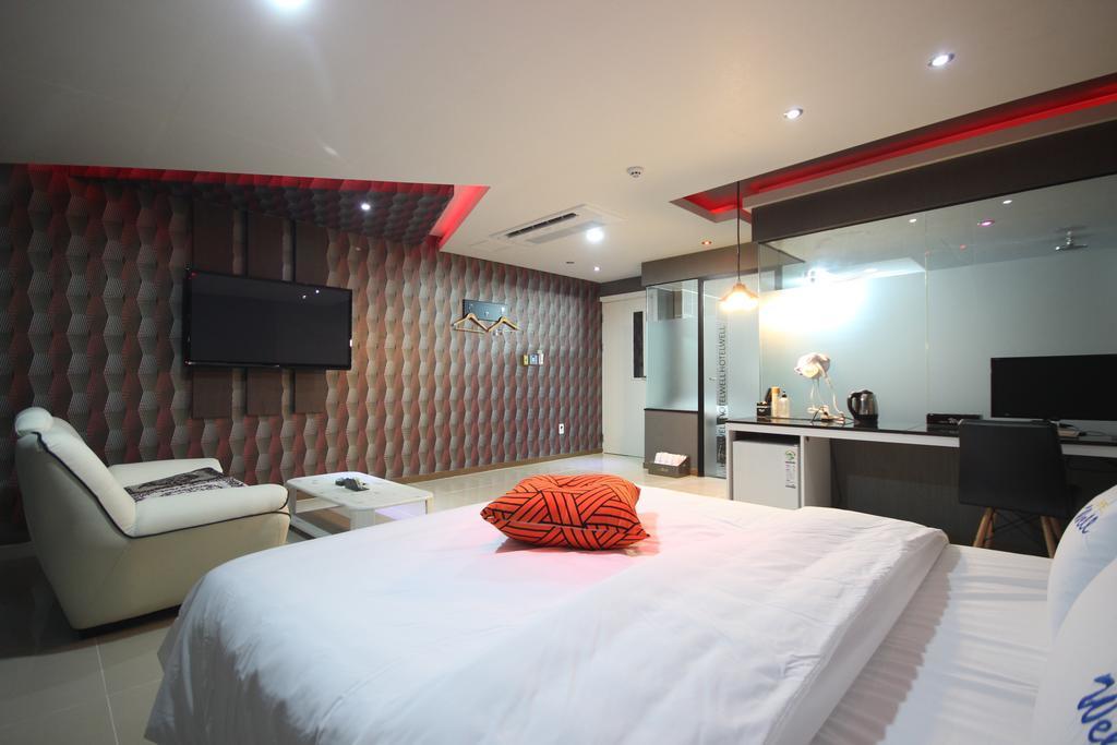 Hotel Well Busan Bagian luar foto