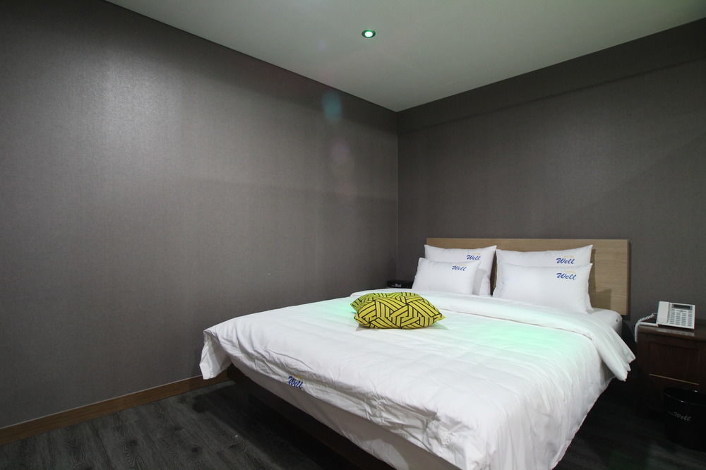Hotel Well Busan Bagian luar foto